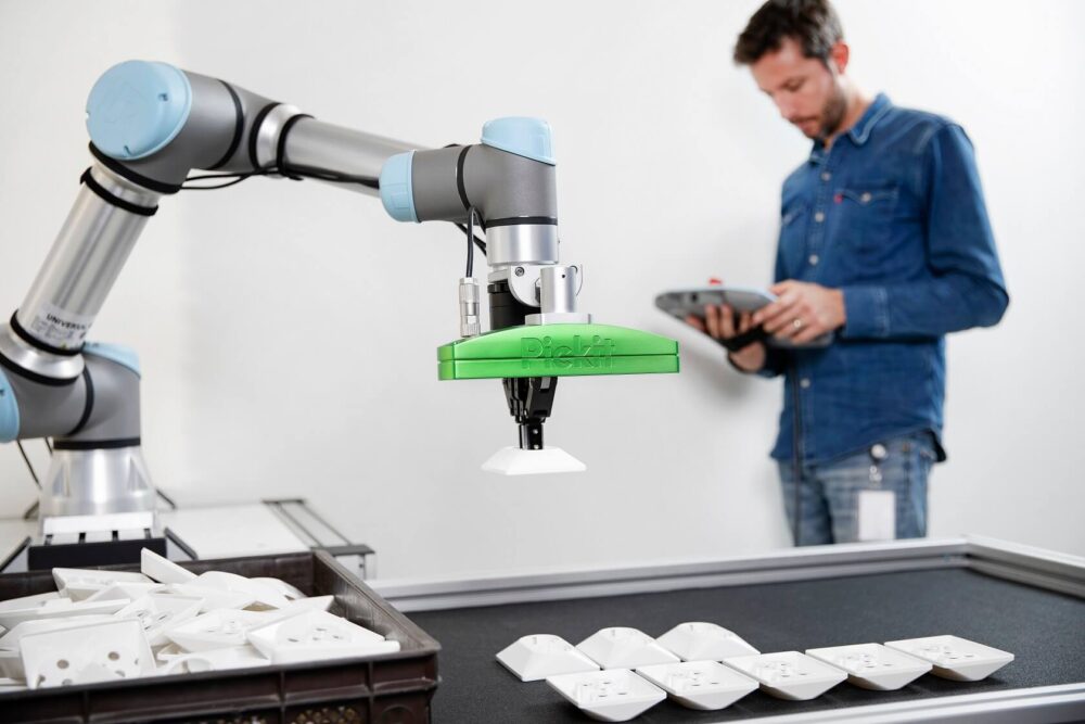 80 pick-it partners with cobots.ie