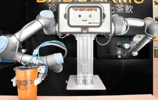 taiwanese food and beverage store uses cobots to make the tea!